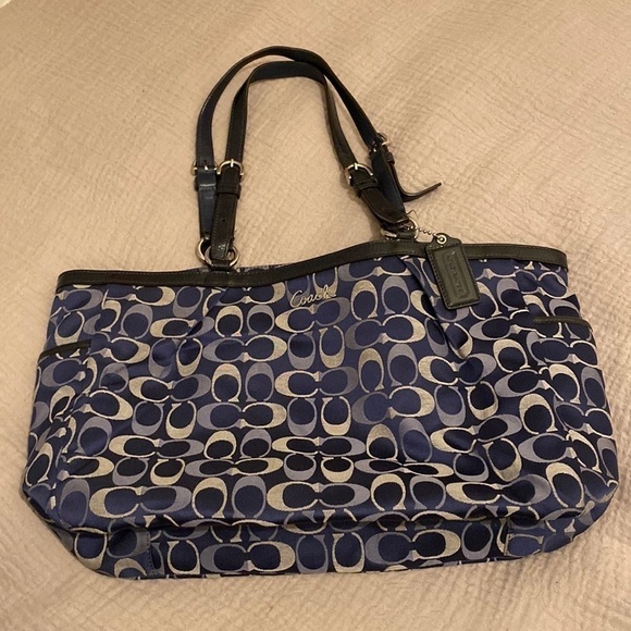 COACH vintage shoulder bag in very good condition. - Picture 4 of 15